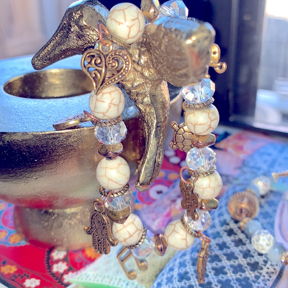 🦋Beaded elastic charm bracelet